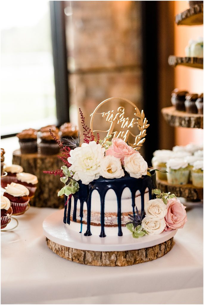 wedding cake cake topper