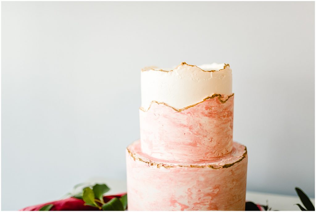 cake details pink and gold 
