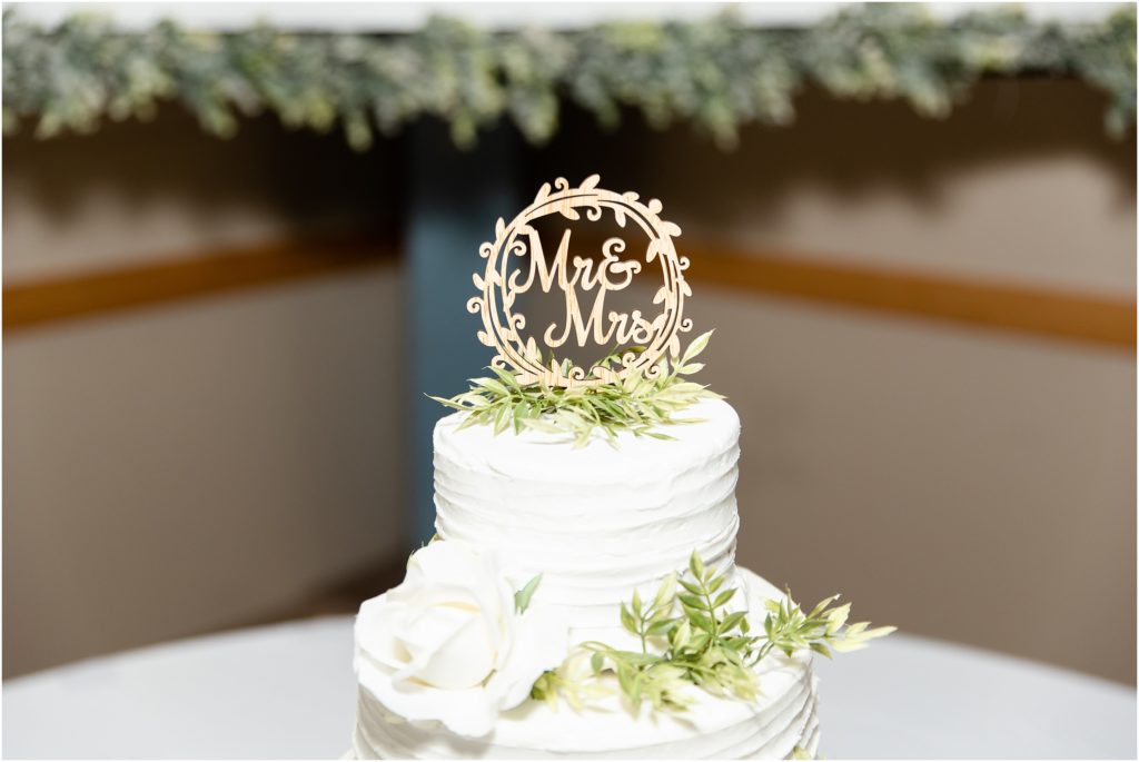 wedding cake topper details