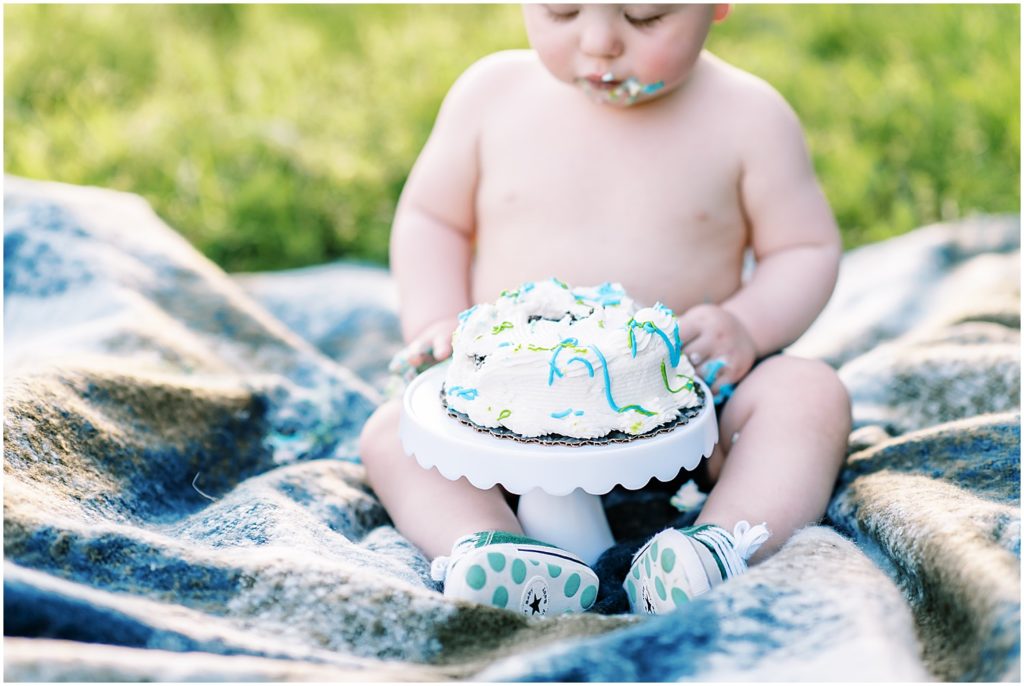 cake smash cake in front of baby boy